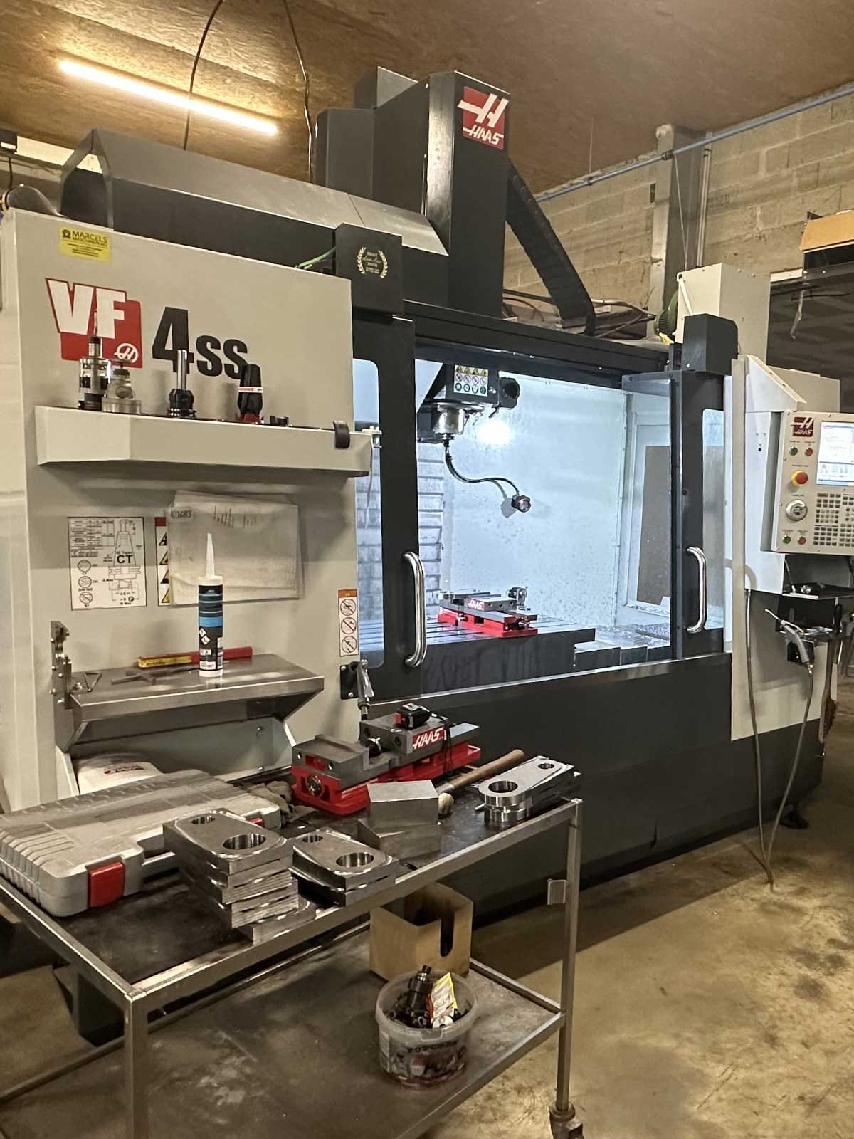 Haas VF-4SS — Centre d'usinage vertical 3 axes dans l'atelier MB Concept