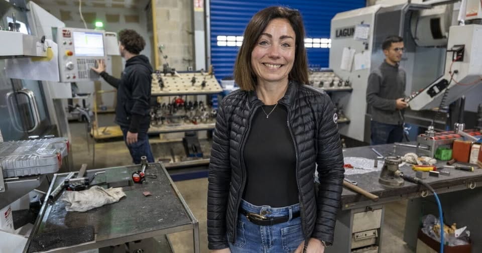 Lydie Balligand, dirigeante de MB Concept, dans l'atelier avec son équipe